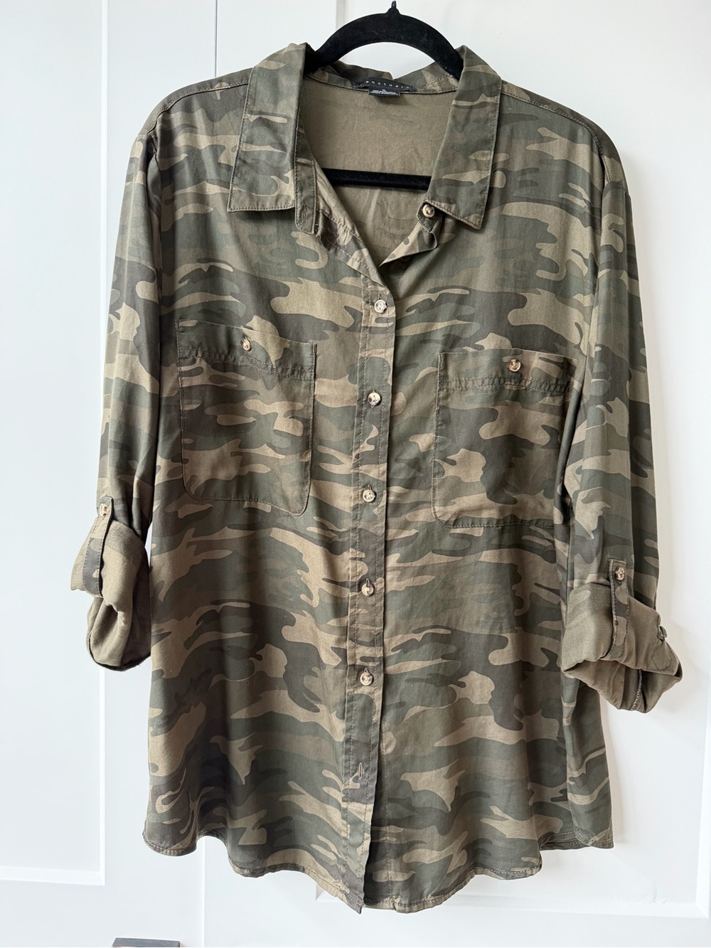 Sanctuary camo roll tab boyfriend shirt